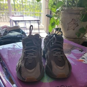 AUTHENTIC YEEZY💥💯SNEAKERS